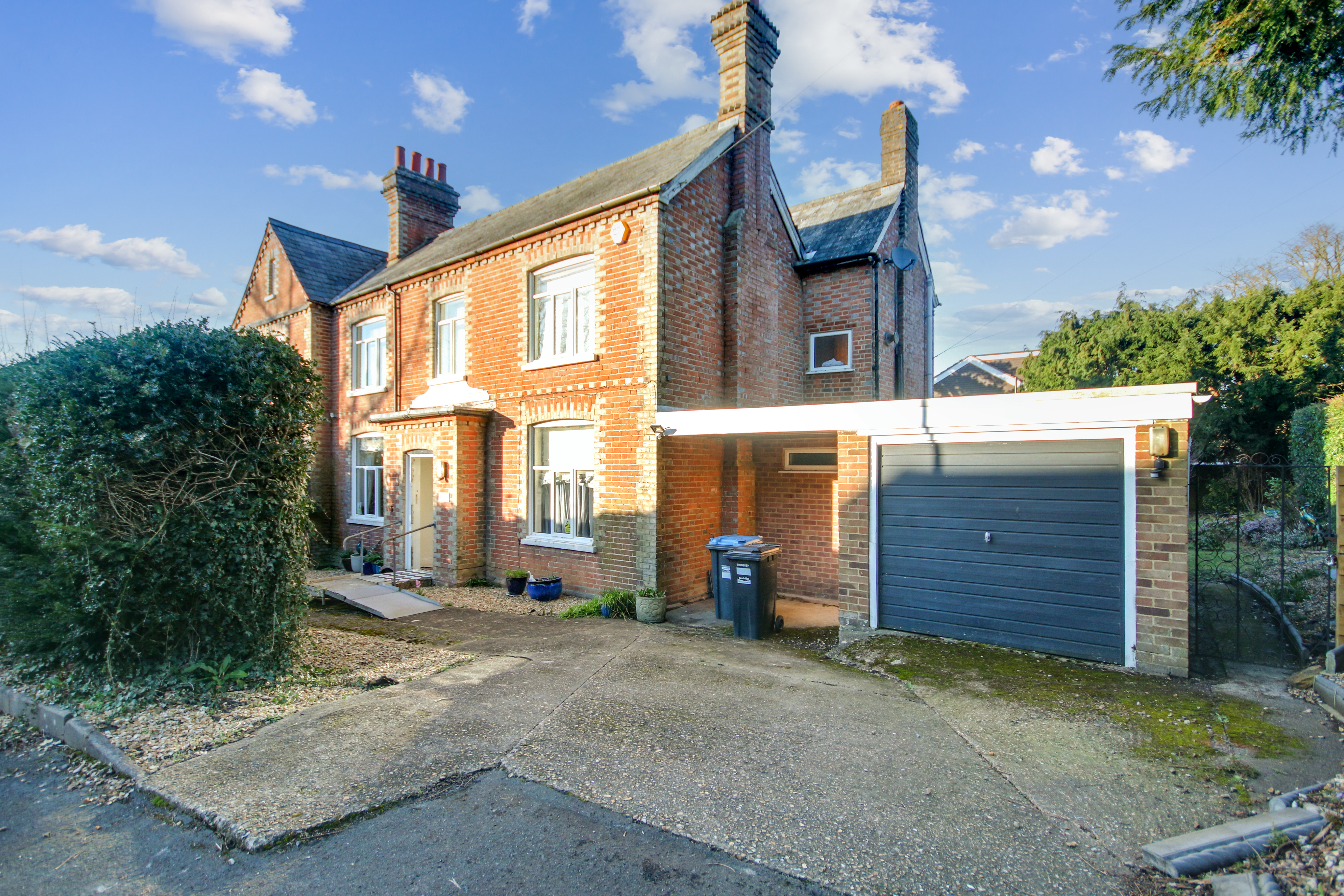 Clinton Hill, Lingfield, Surrey