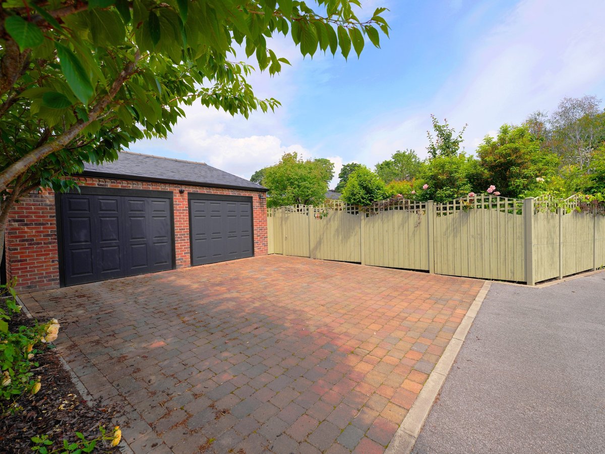 Priory Cottage, Pontefract Road, Pontefract, WF7 7EF