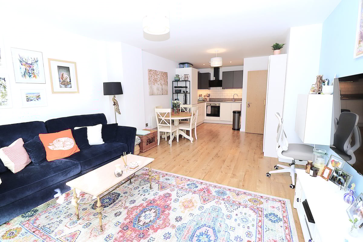 Farnborough Road, Farnborough, GU14 7GZ