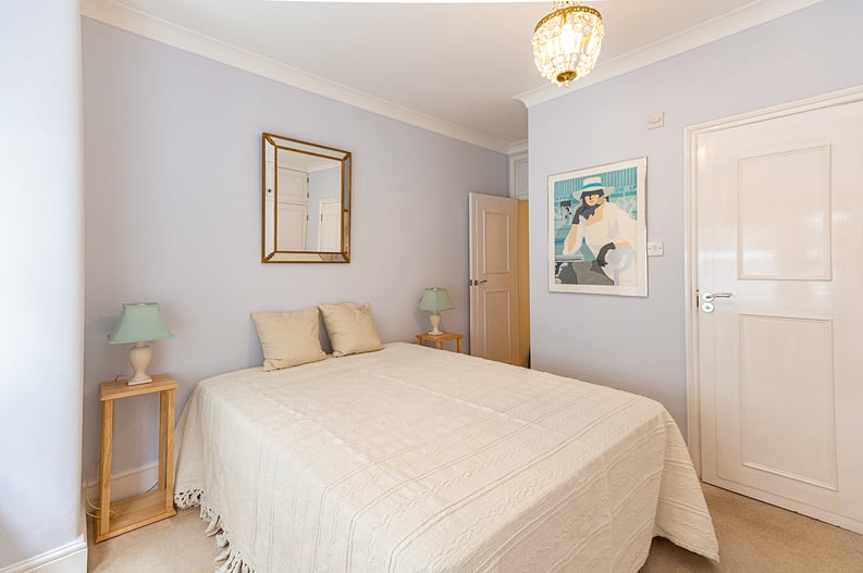3 bedroom(s) apartment to sale in Walton Street, Kensington, London-image 3