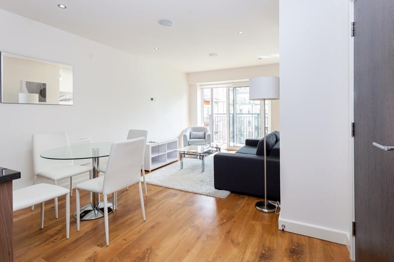 Studio apartment to sale in Commander Avenue, Colindale, London-image 9