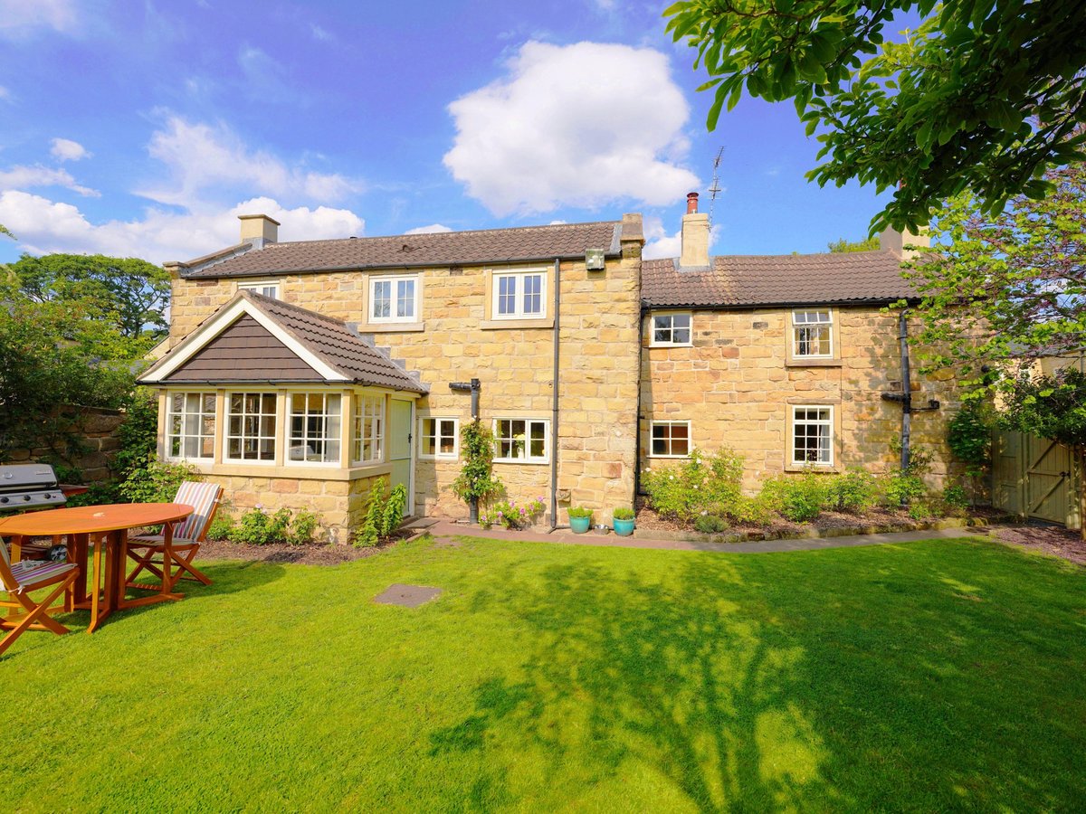 Priory Cottage, Pontefract Road, Pontefract, WF7 7EF