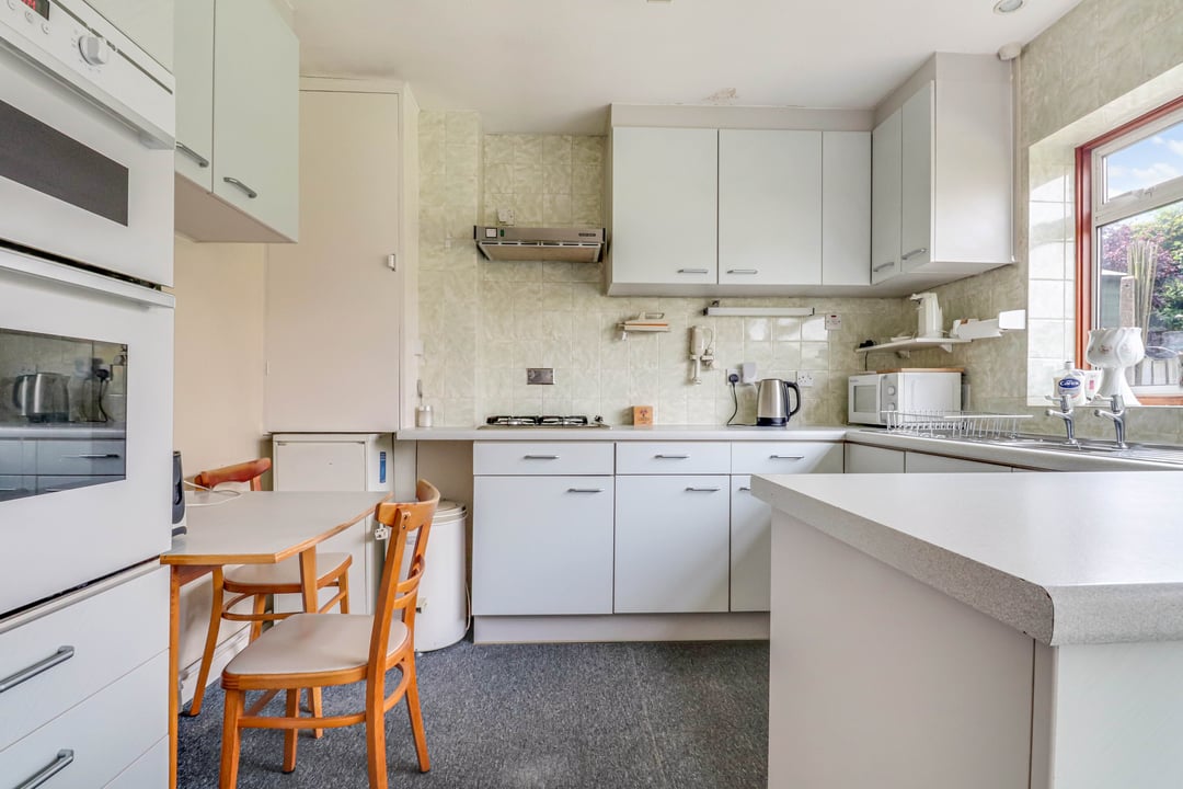 Property Single Goldings Estate Agents