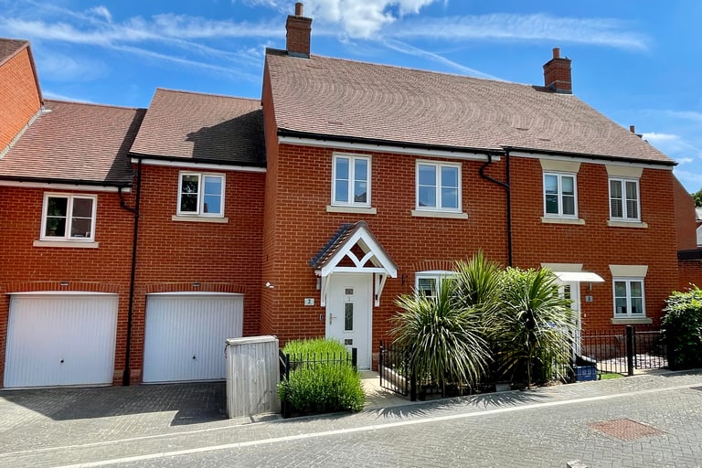 ALDERSHOT, £525,000