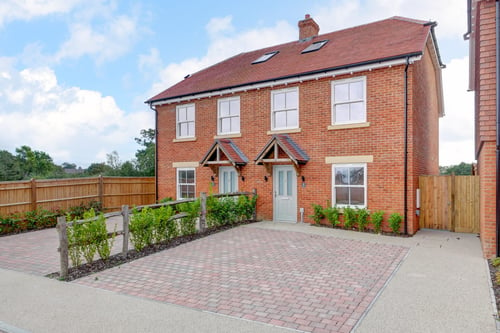 For Sale Horseshoe Place, Windmill Hill