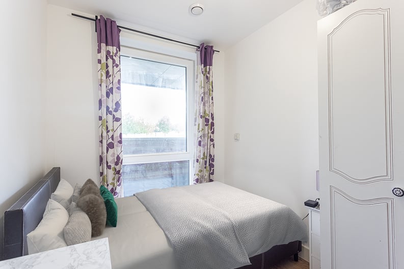 3 bedroom(s) apartment to sale in Seven Sisters Road, Finsbury Park, London-image 9