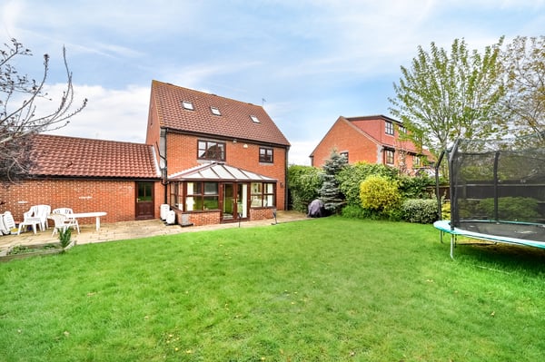 Deacon Place, Milton Keynes, Buckinghamshire Image