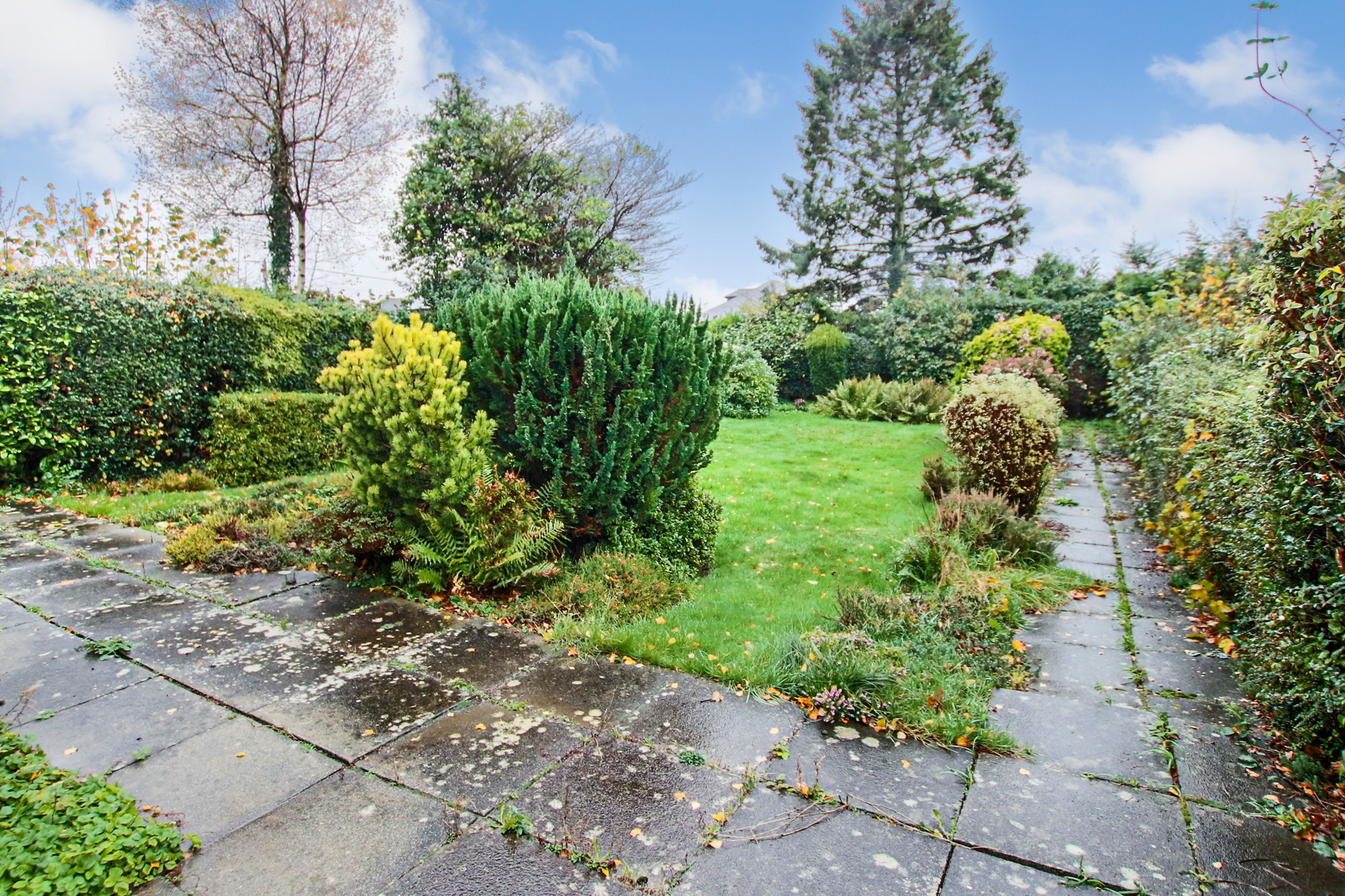 Squires Close, Crawley, West Sussex