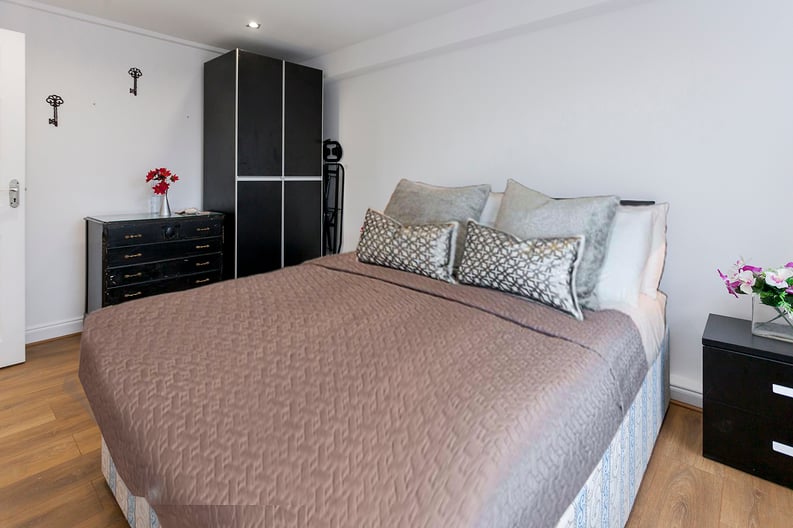 3 bedroom(s) apartment to sale in Edgware Road, Hyde Park, London-image 3
