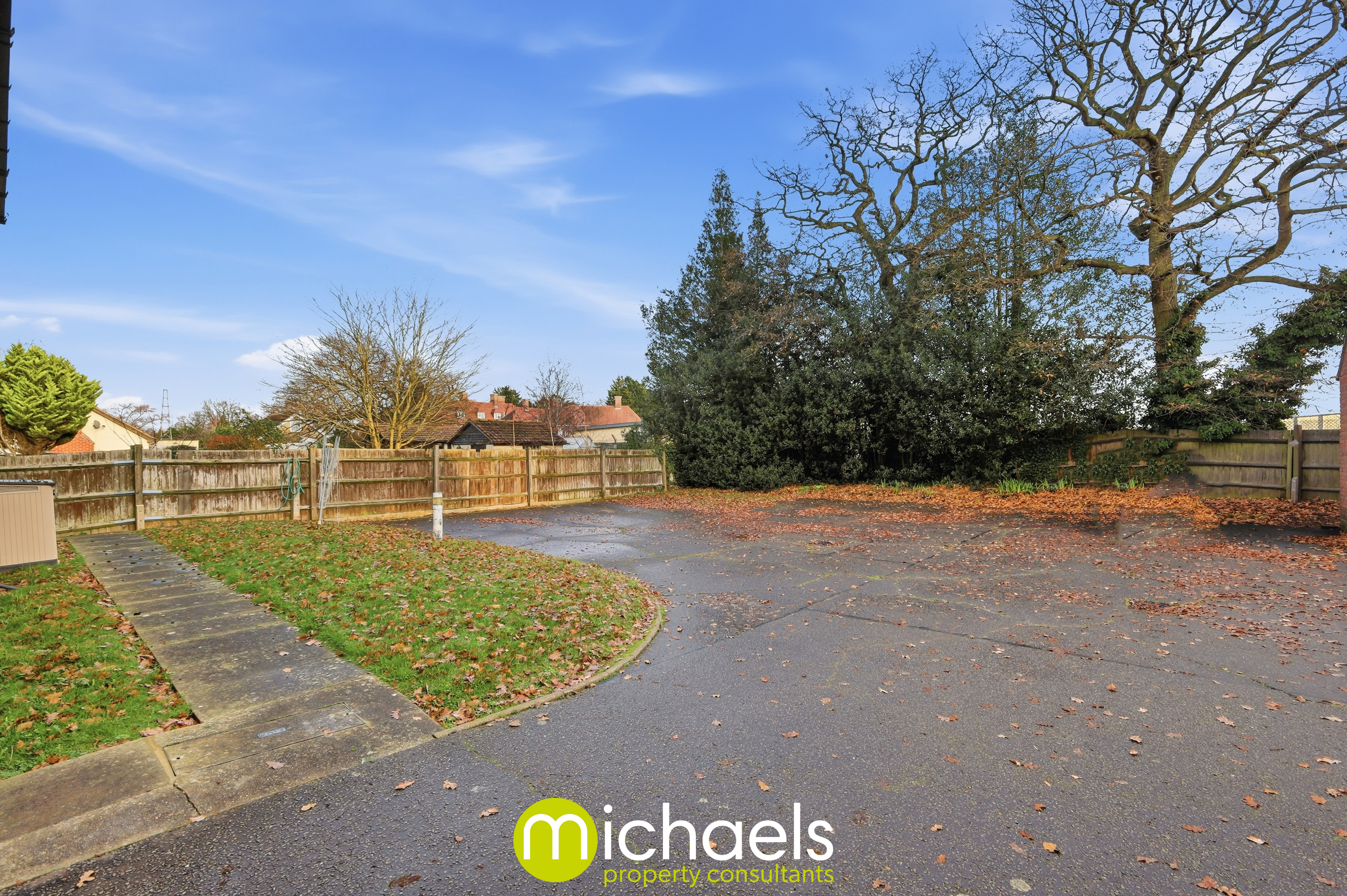 1 Hollytree Court, Layer Road