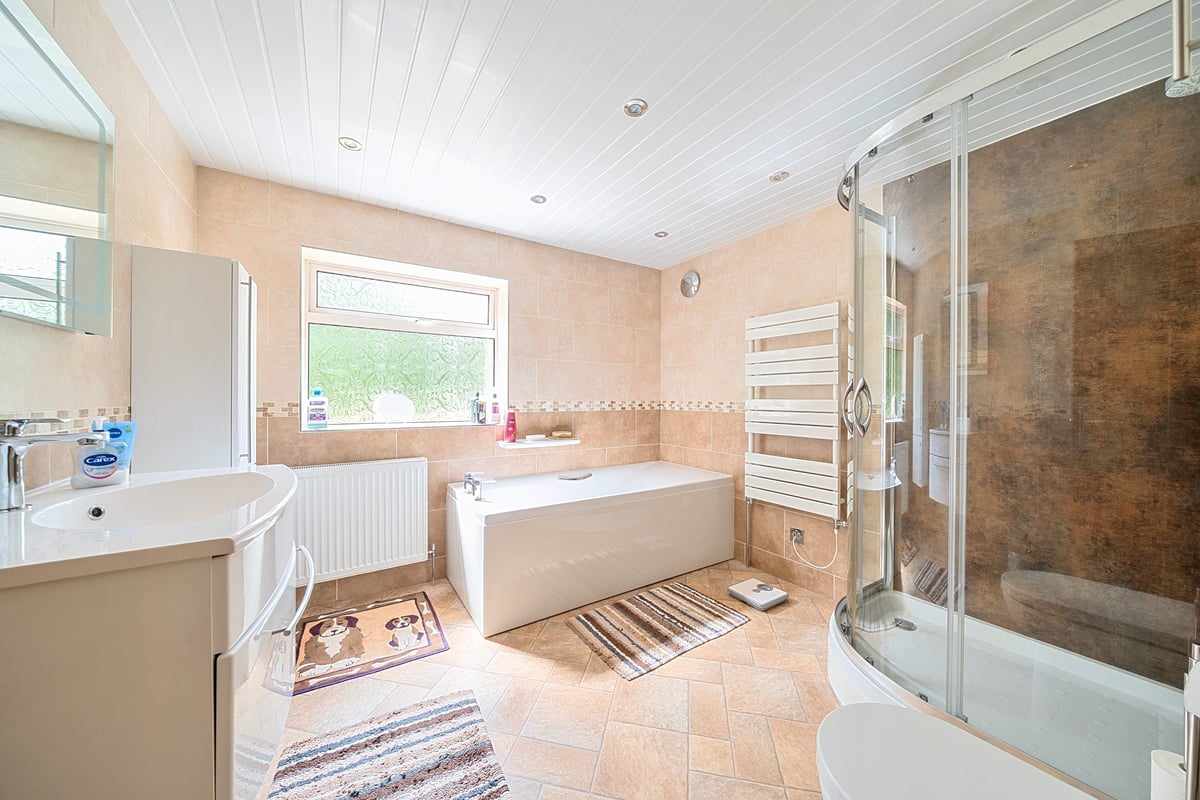 Woodcarr Farm, Sandtoft Road, Doncaster, DN9 1PW