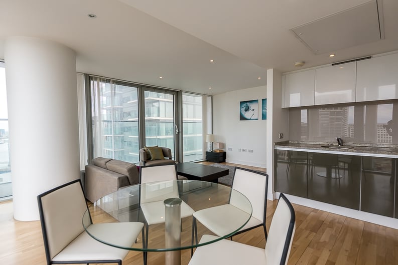 2 bedroom(s) apartment to sale in Marsh Wall, Canary Wharf-image 2