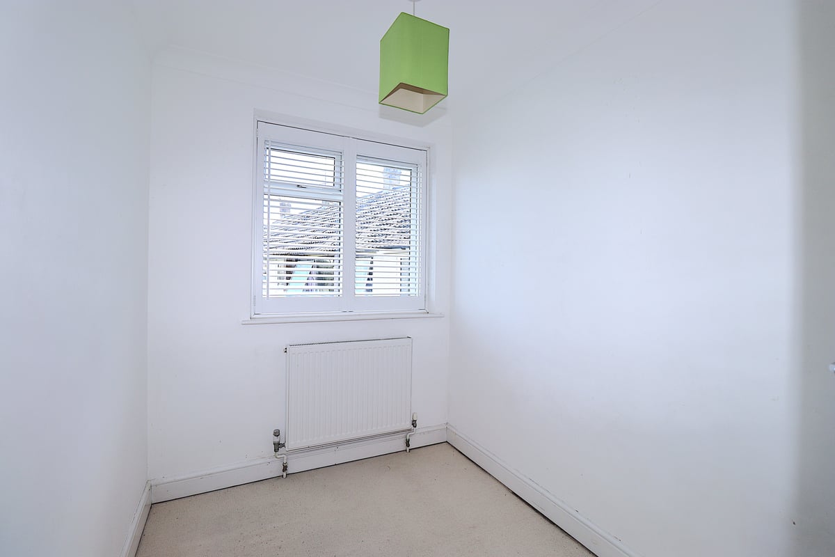 Barnes Close, Farnborough, GU14 7JA