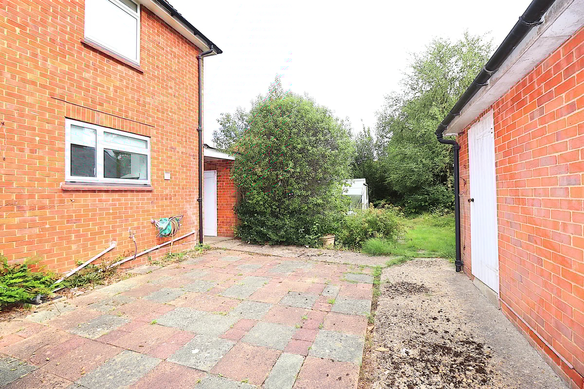 Revelstoke Avenue, Farnborough, GU14 8NQ