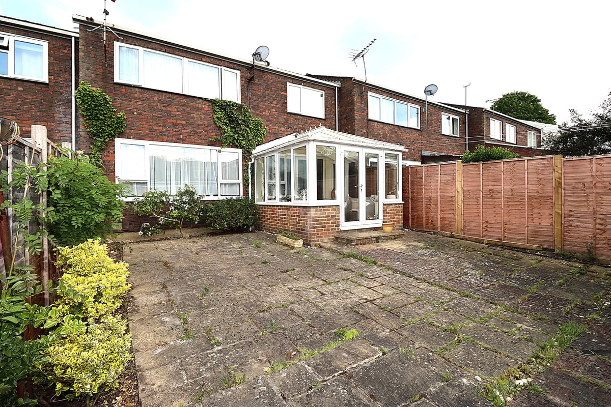 Bracklesham Close, FARNBOROUGH, GU14 8LP