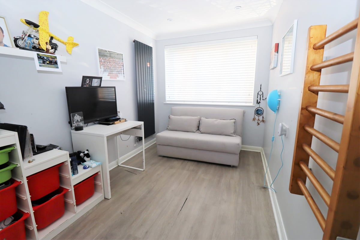 Ryves Avenue, Yateley, GU46 6FD