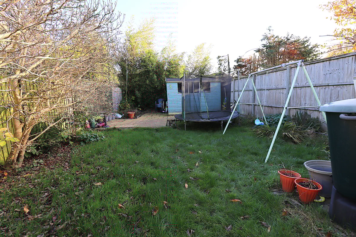 Blunden Road, Farnborough, GU14 8QW