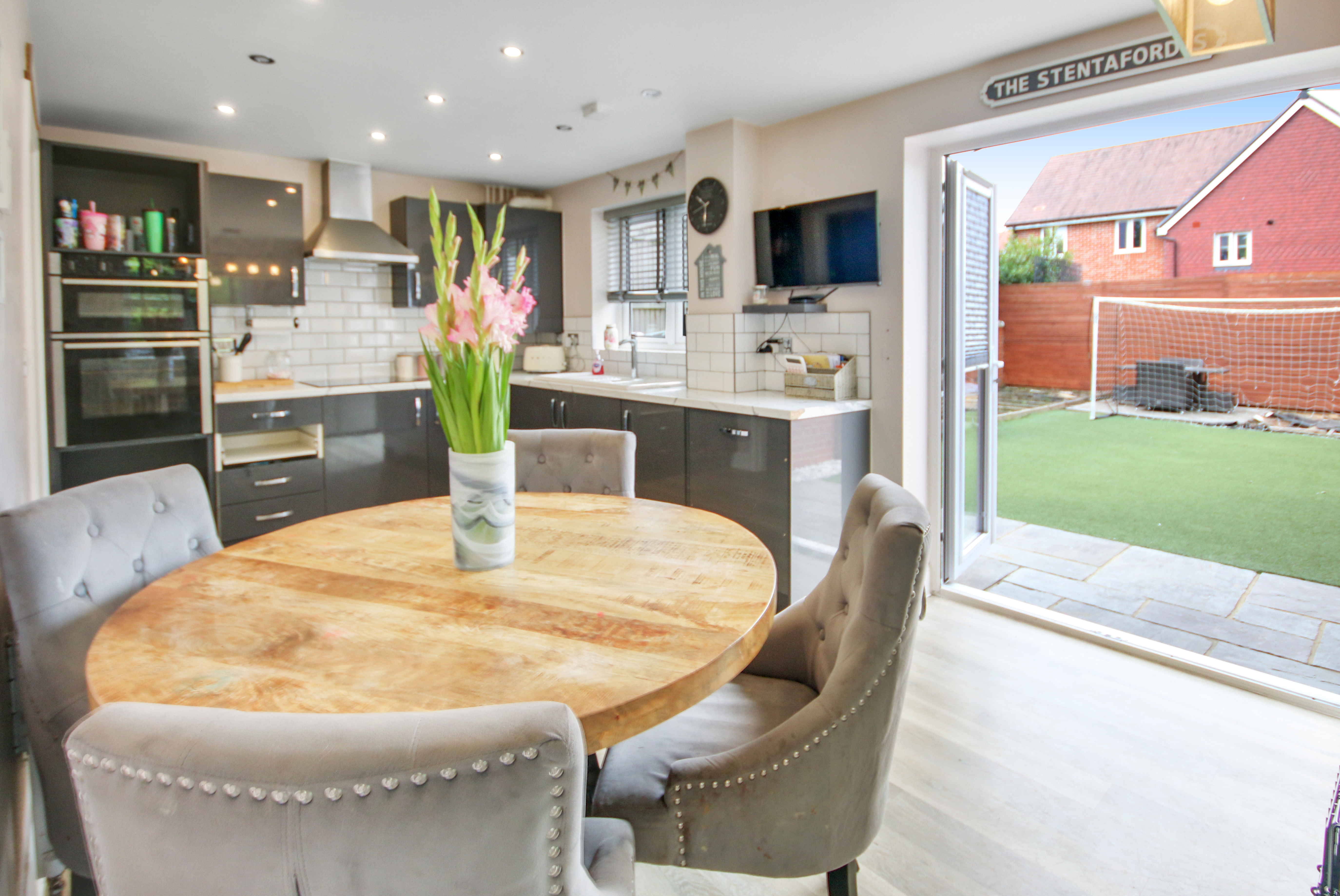 Acorn Avenue, Crawley, West Sussex