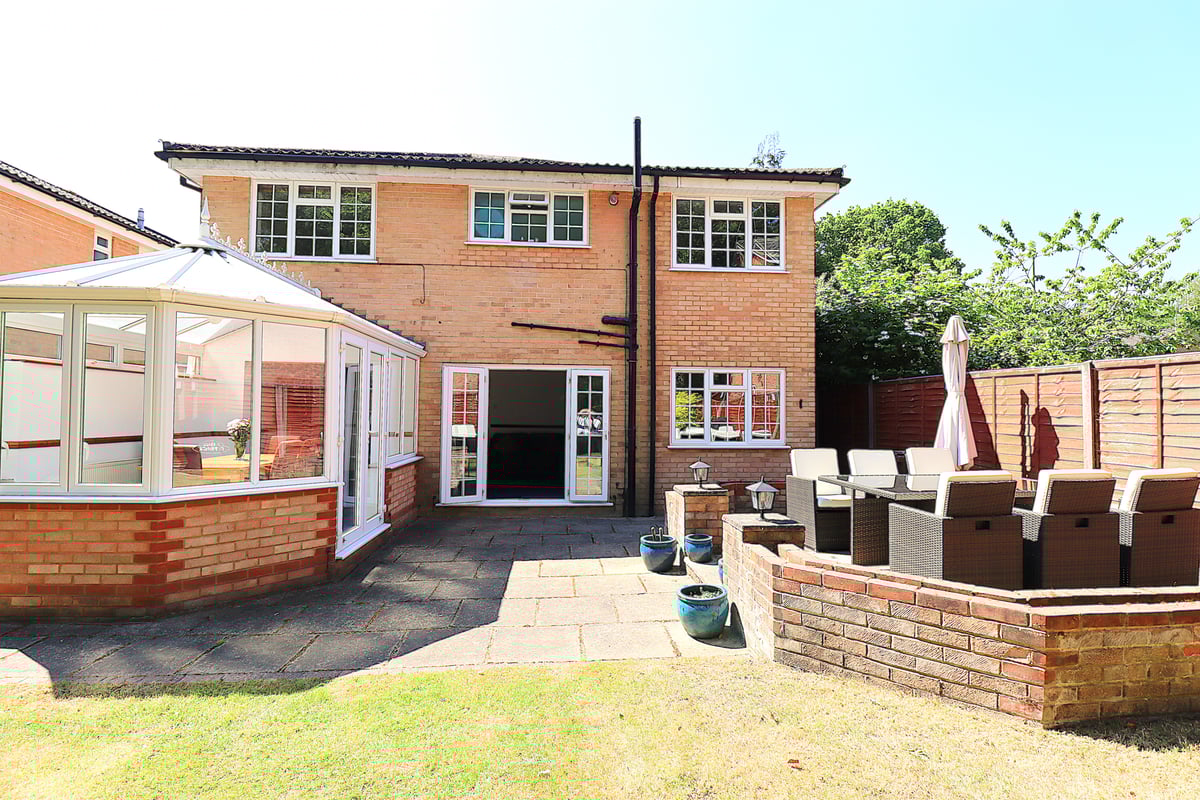 The Potteries, Farnborough, GU14 9JR