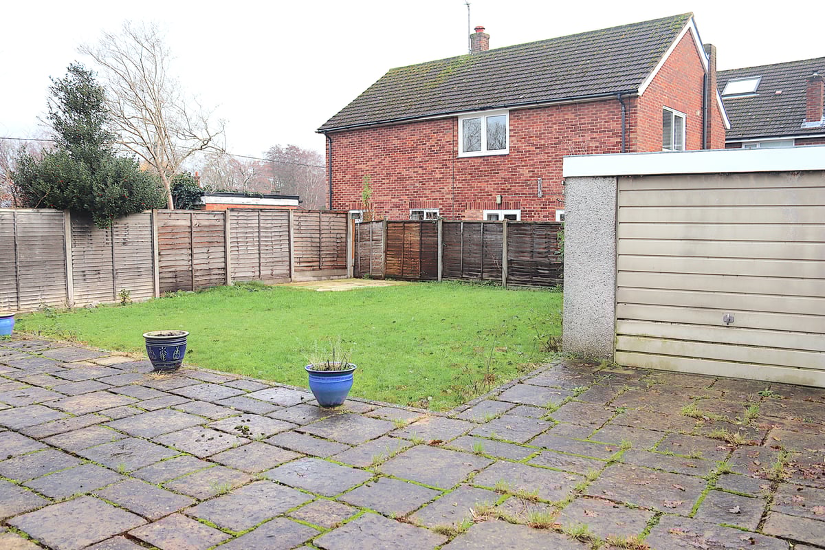 Highfield Road, Farnborough, GU14 0EB