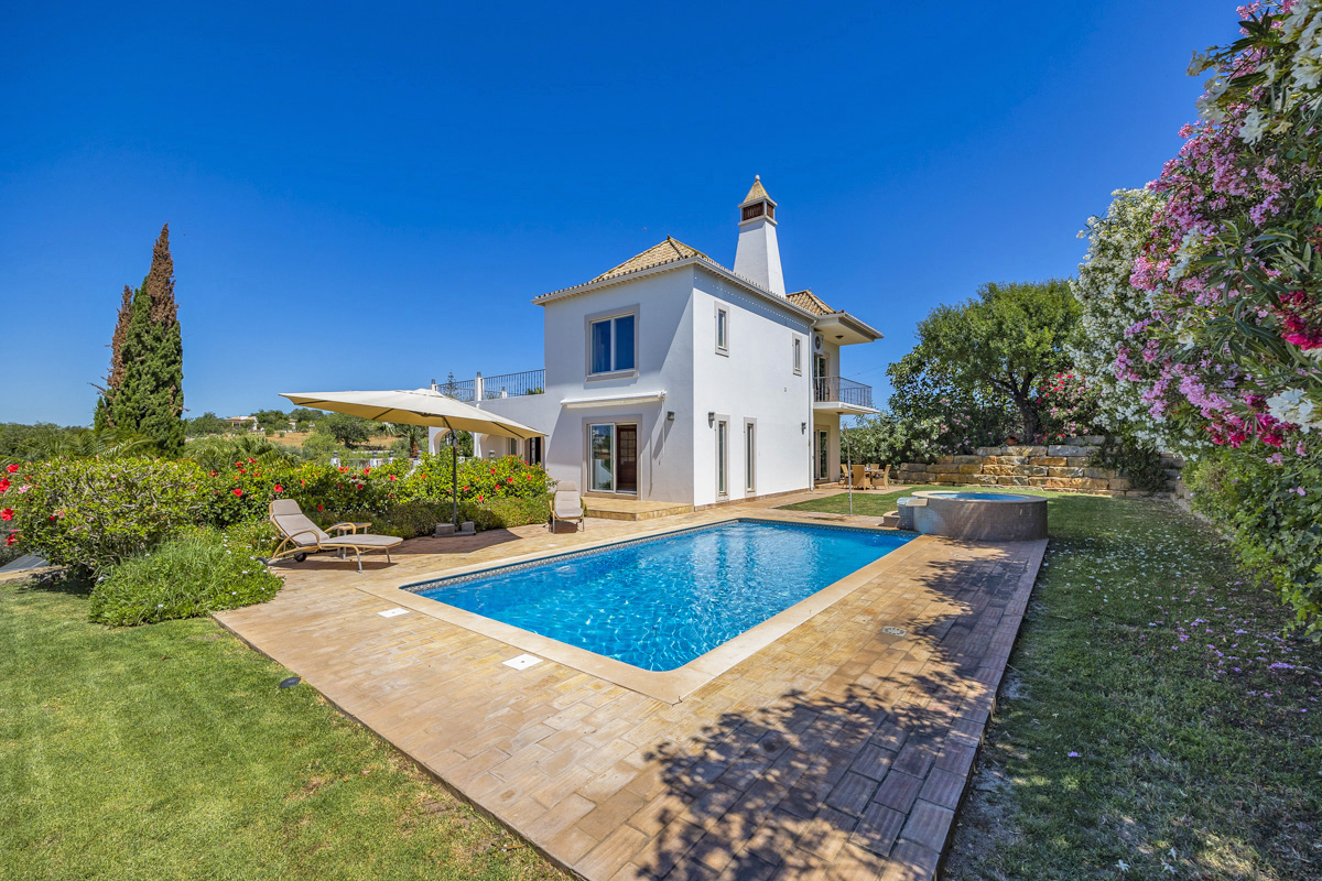 Luxury Country House with Sea Views, Swimming Pool & Mature Gardens, Pechão