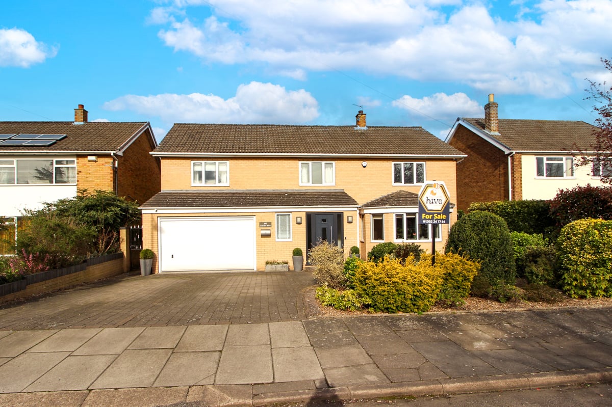 5 bedroom detached house for sale, Bawtry Road, Bessacarr, Doncaster