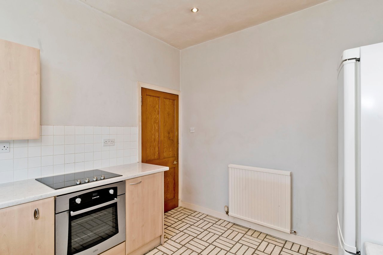 Flat for sale in Edinburgh 39 Parkgrove Drive, Edinburgh Thorntons