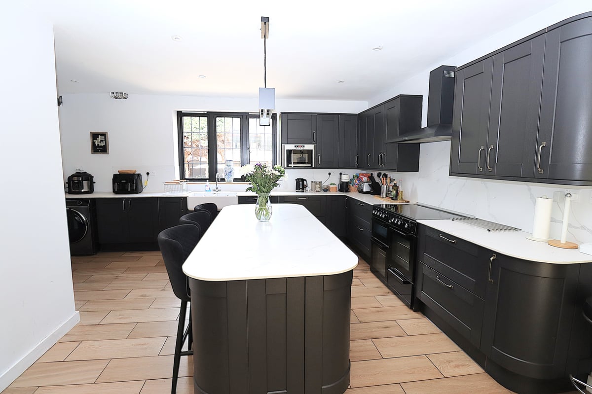 Farnborough Road, Farnborough, GU14 7JL