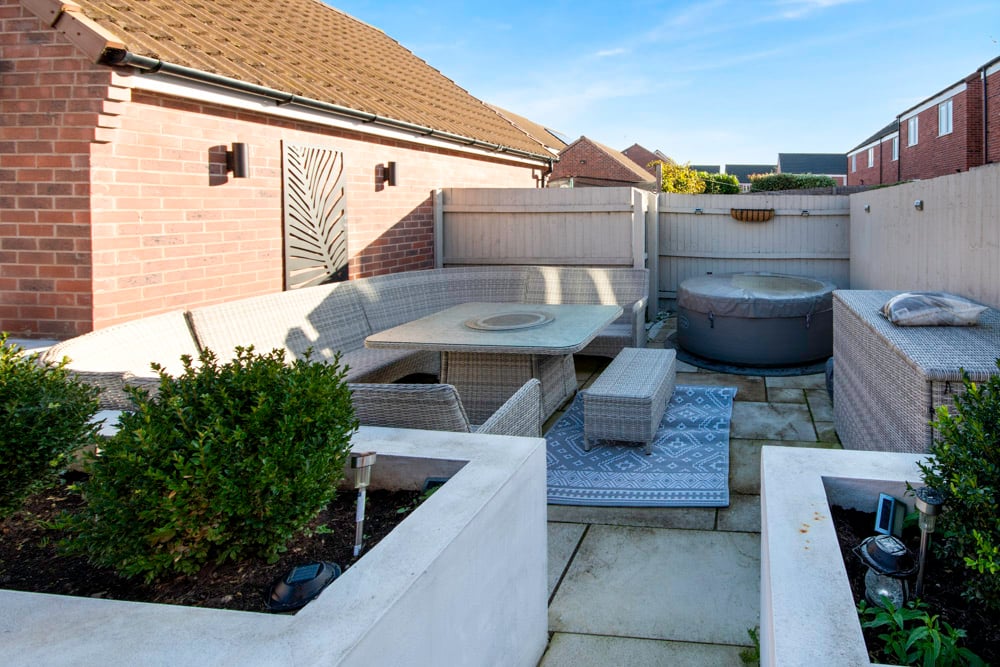 Blue Albion Street, Retford, DN22 7WZ