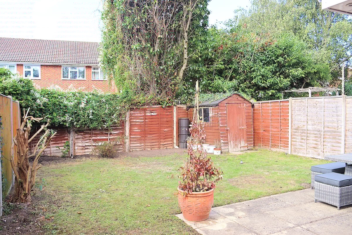 Chamomile Gardens, Farnborough, GU14 9XY