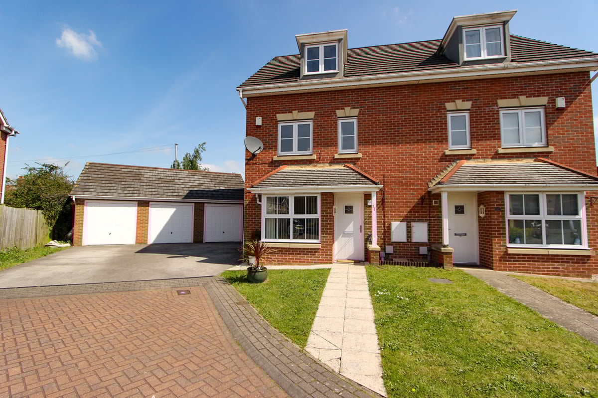 4 bedroom semidetached house for sale, Reeves Way, Armthorpe, Doncaster The Property Hive