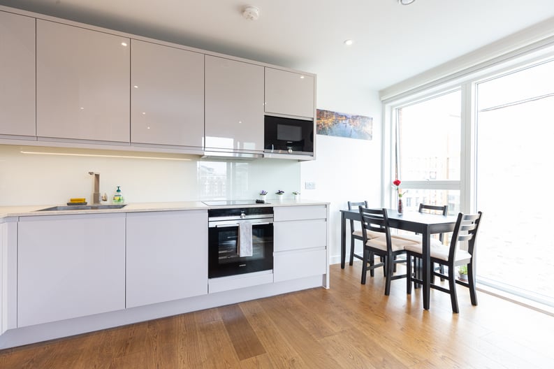 1 bedroom(s) apartment to sale in Lismore Boulevard, London-image 3