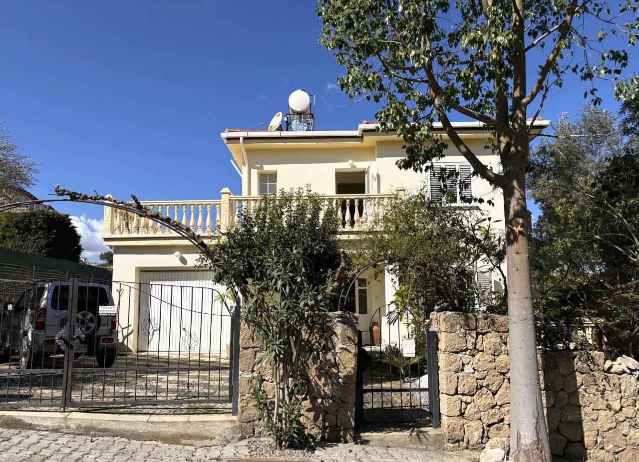 Charming 3-Bedroom Villa with Private Pool | Mature Gardens | Stunning Mountain Views, Edremit