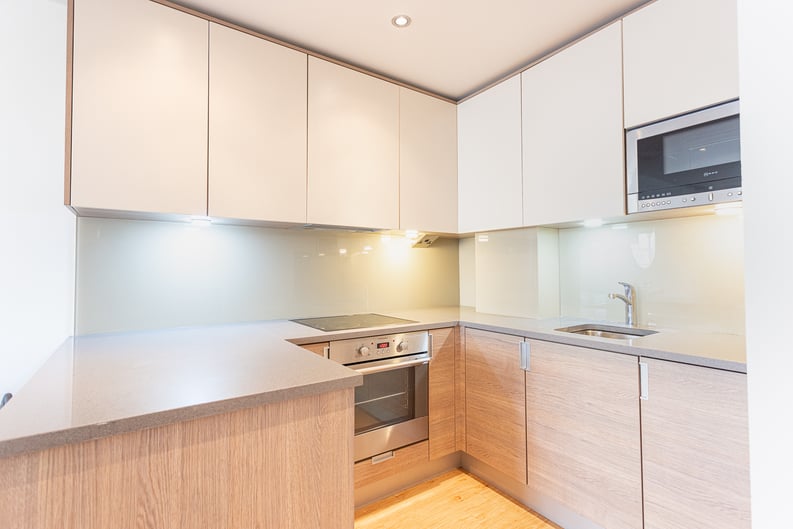 1 bedroom(s) apartment to sale in Heritage Avenue, London-image 2