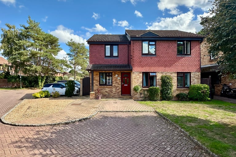FRIMLEY, £650,000