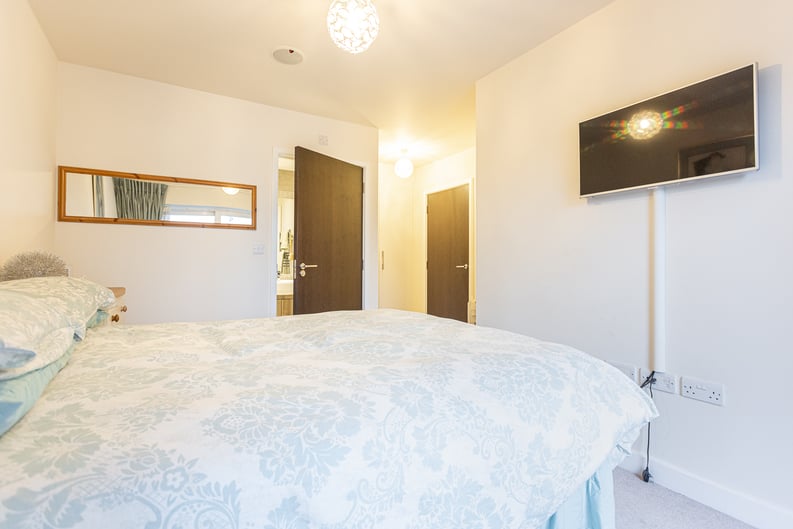 2 bedroom(s) apartment to sale in Aerodrome Road, Colindale, London-image 16