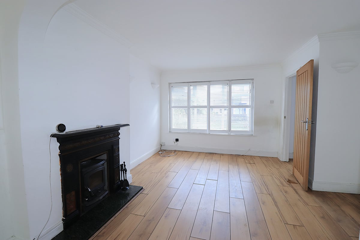 Barnes Close, Farnborough, GU14 7JA