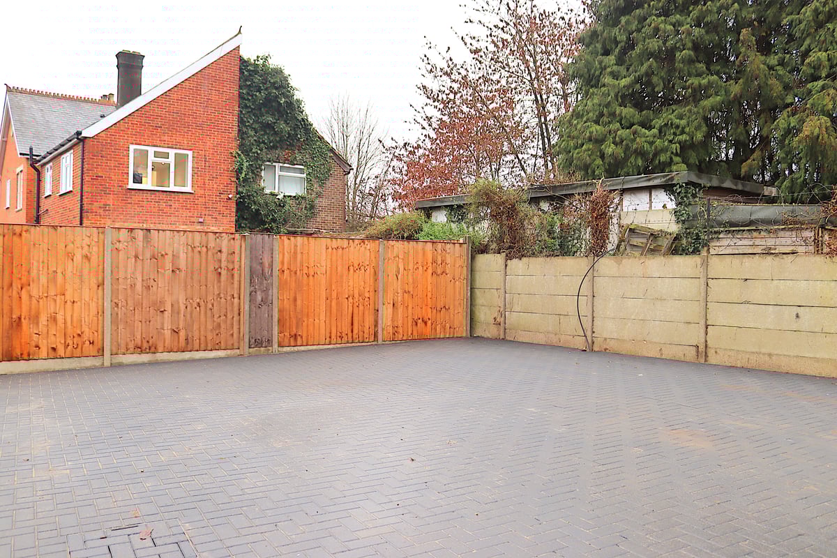 Fleet Road, FARNBOROUGH, GU14 9RU