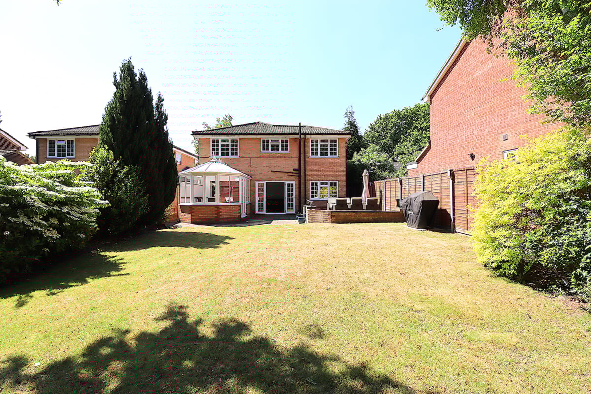 The Potteries, Farnborough, GU14 9JR