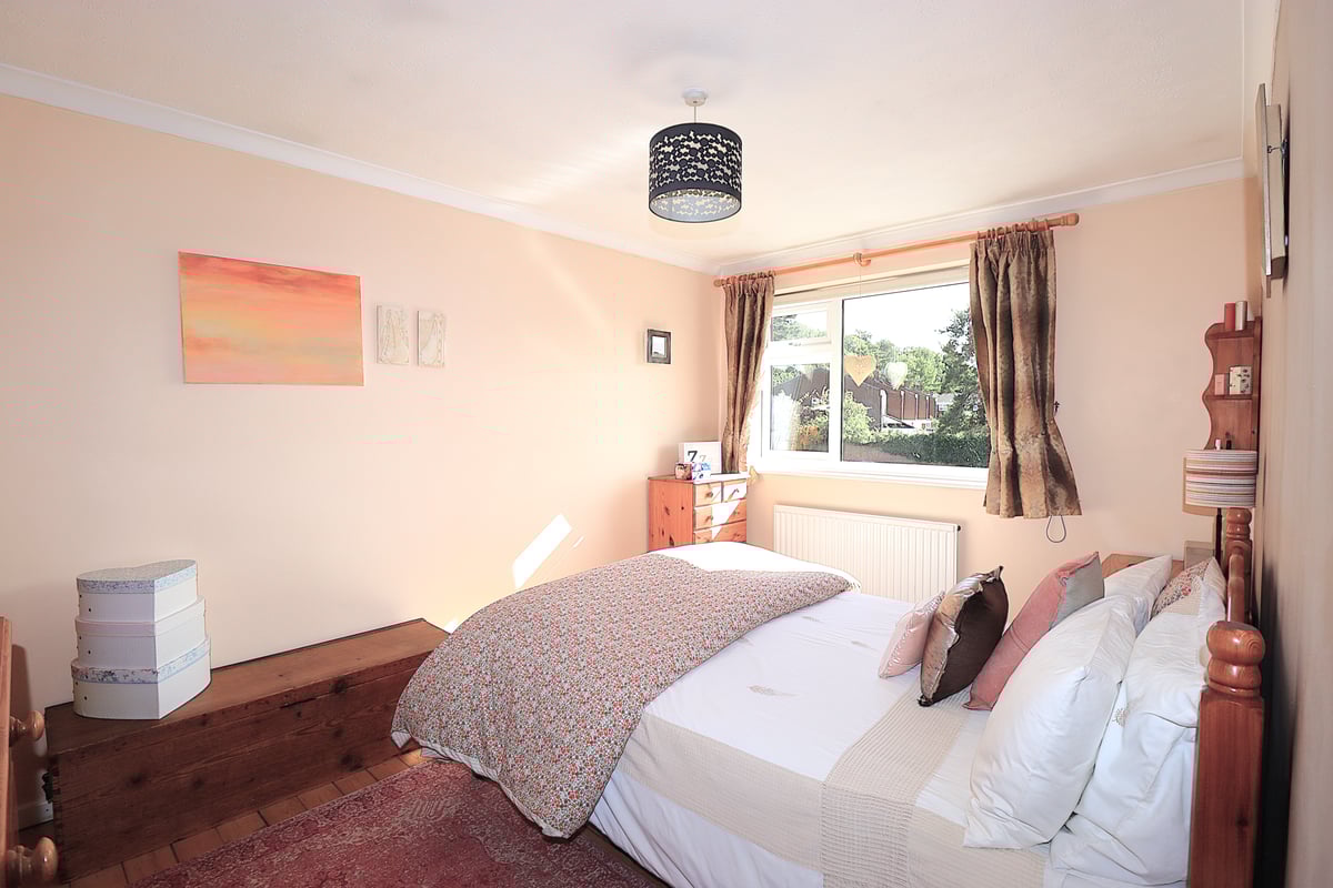 Pinewood Park, Farnborough, GU14 9LF