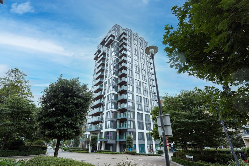 2 bedroom(s) apartment to sale in Beaufort Square, Colindale, London-image 4