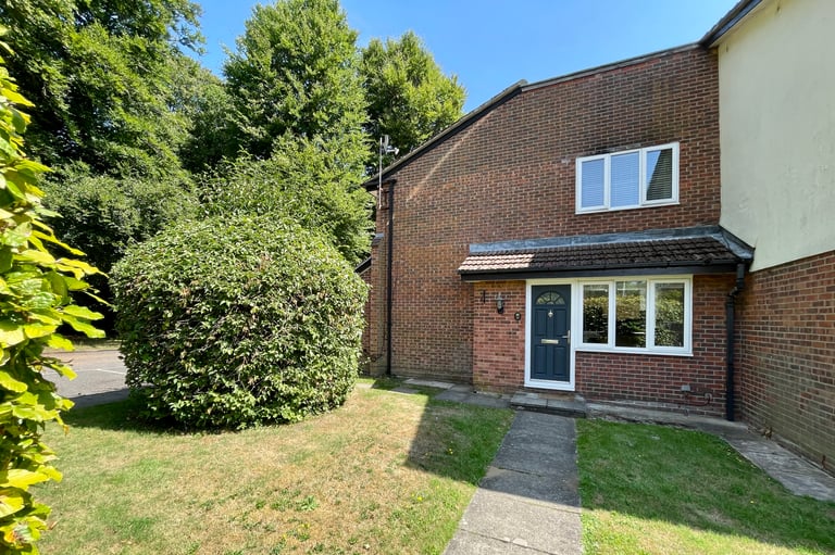 FARNBOROUGH, £230,000