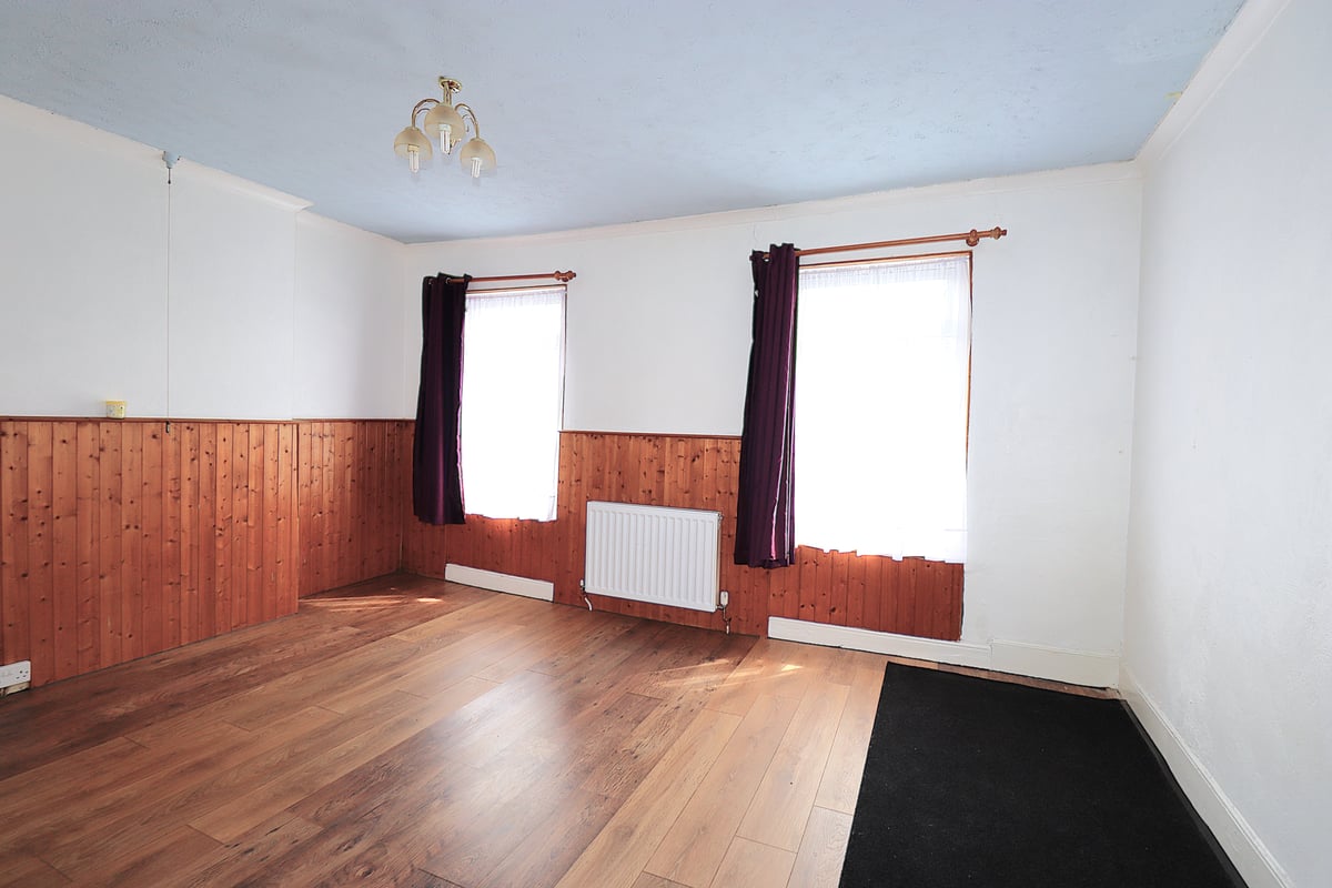  Cross Street, FARNBOROUGH, GU14 6AB