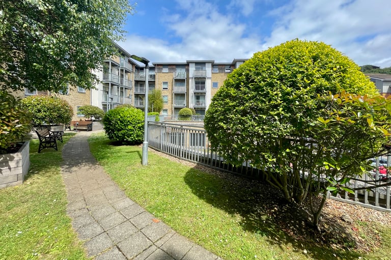 FARNBOROUGH, £170,000