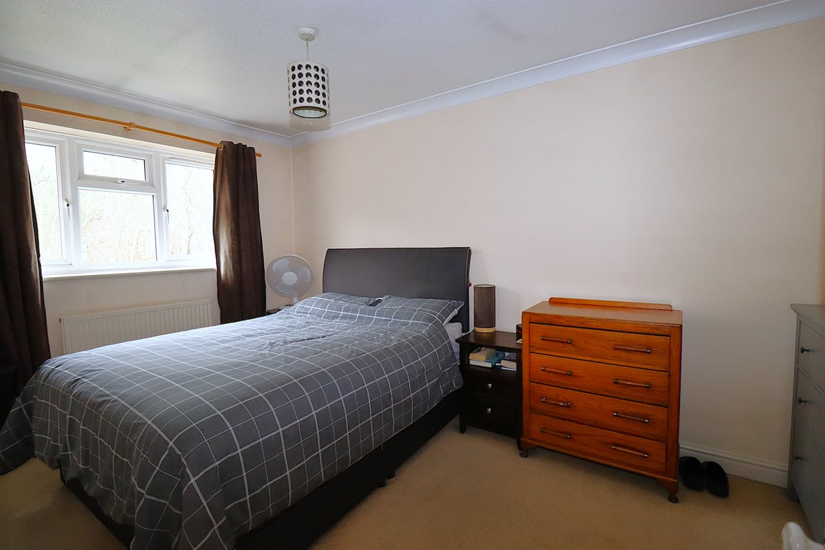 Juniper Road, Farnborough, GU14 9XU