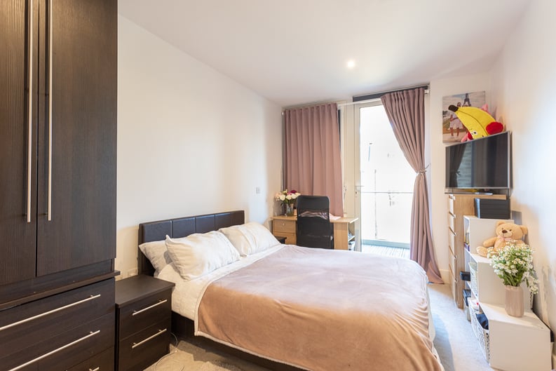 2 bedroom(s) apartment to sale in Plumstead Road, Woolwich, London-image 3