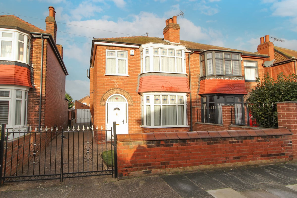 3 bedroom semidetached house for sale, Manor Drive,