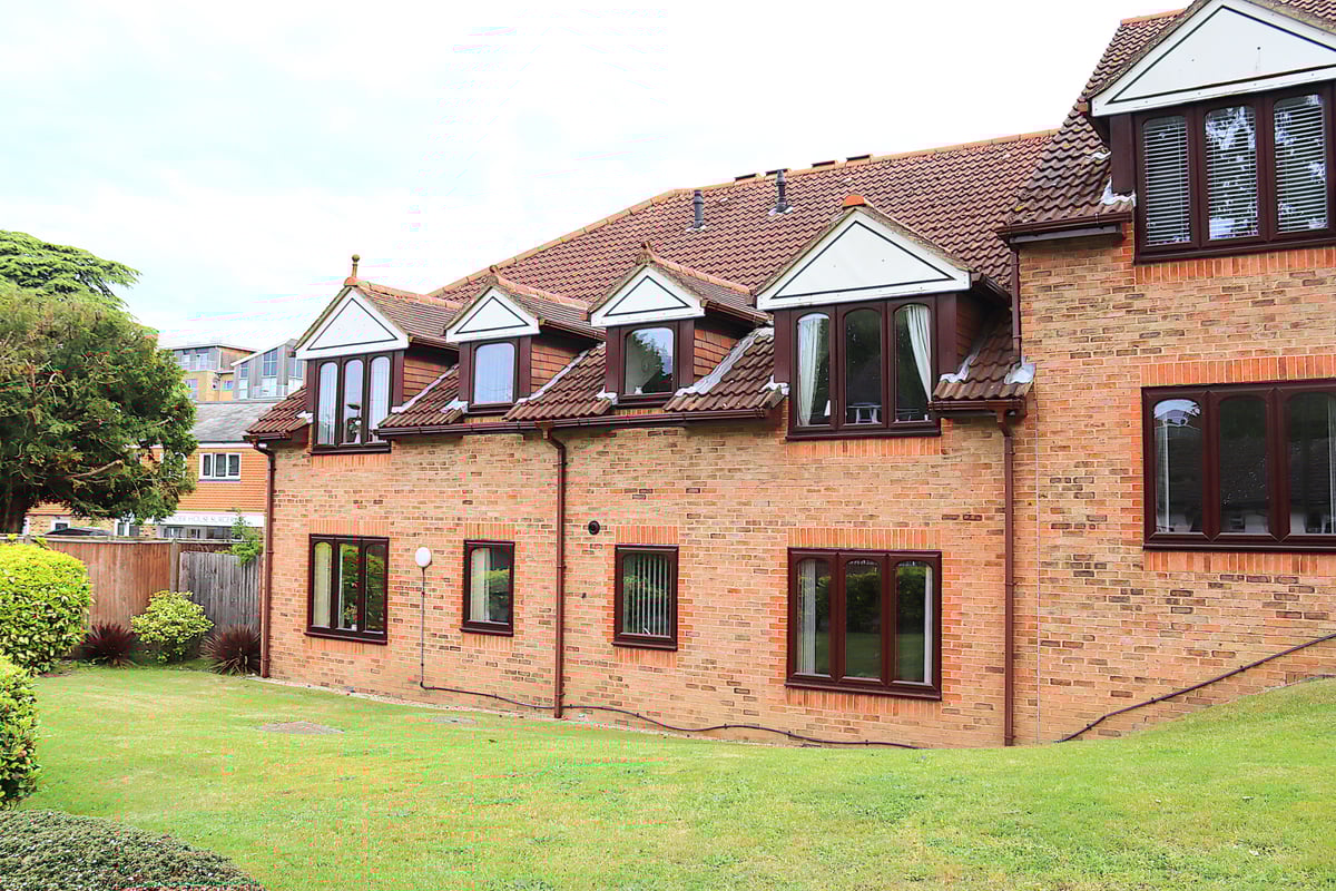 24 Cooper Court, Salisbury Road, Farnborough, GU14 7AZ