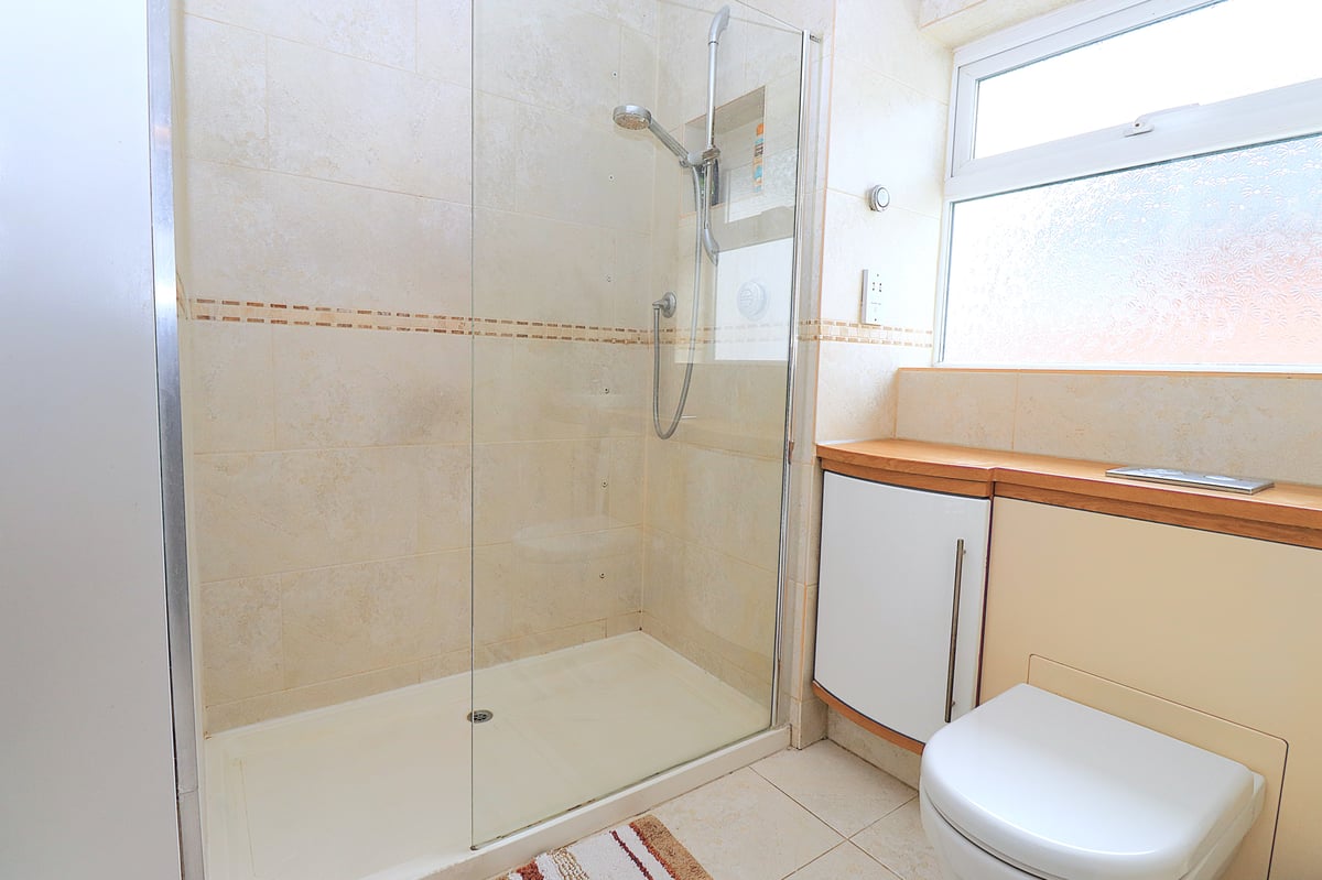 Highfield Road, Farnborough, GU14 0EB