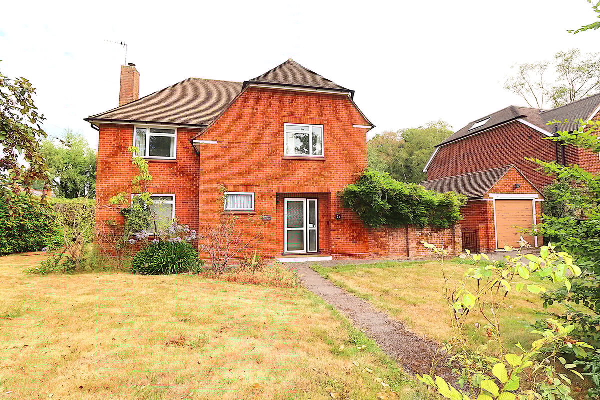 Revelstoke Avenue, Farnborough, GU14 8NQ